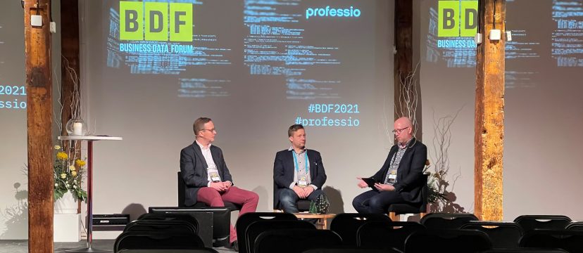 Tapio Levä, Ari Juntunen ja Jani Rahja keskustelemassa BDF:ssa aiheesta älykäs automaatio ja tekoälyn hyödyt yrityksille