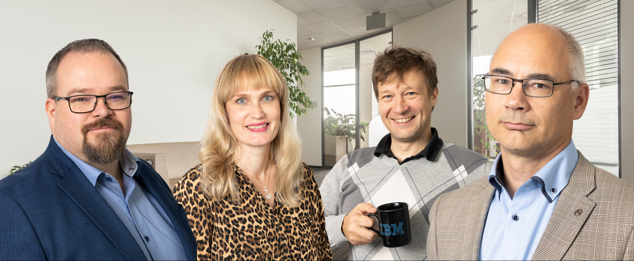 Elinarin tekoälykumppaniverkoston asiantuntijat: Tommi, Leena, Ari ja Mikko